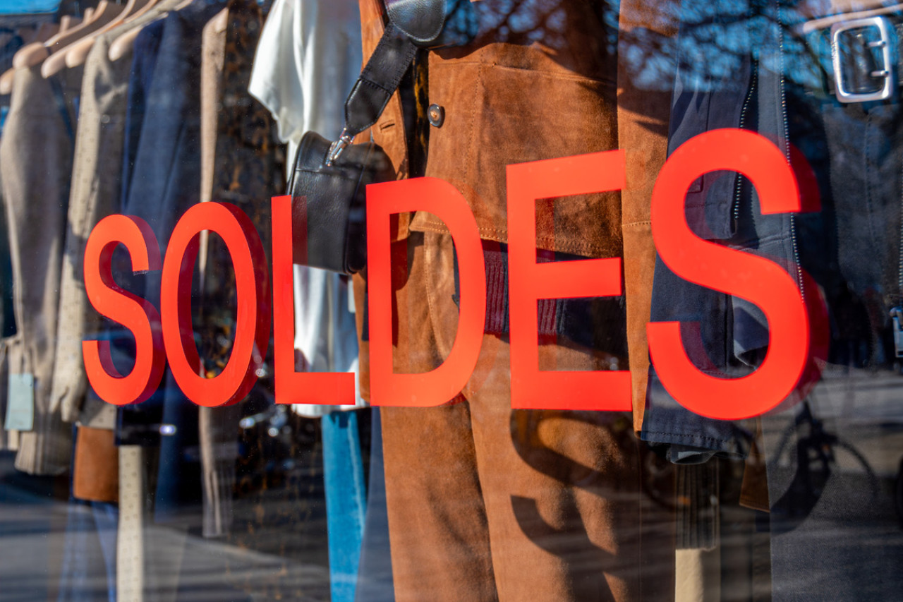 Quatre semaines de réductions : L&rsquo;horloge des soldes d’été 2026 tourne à plein régime